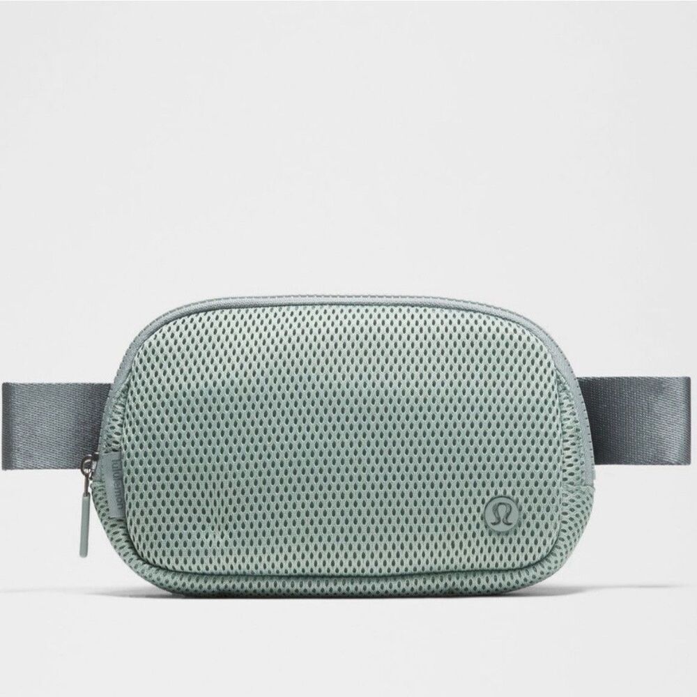 Lululemon Everywhere Belt Bag Knit Mesh Crater Blue 1L Fanny Pack Crossbody NWT - Picture 12 of 13
